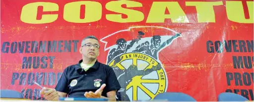  ?? PICTURE: BRENTON GEACH ?? OPEN BOOK: Cosatu provincial secretary Tony Ehrenreich has challenged the premier and mayor to declare their income.