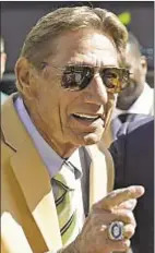  ??  ?? Joe Namath throws flag at Mike Ditka, saying ex-Bears coach should know better than to make his ‘no oppression in the last 100 years’ remark.