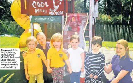  ??  ?? Disgusted Tots Angus Stephen, Mya MacPhail, Mollie McPeake and Chloe MacLeod with nursery staff Margaret Maitland and Lisa Rafferty