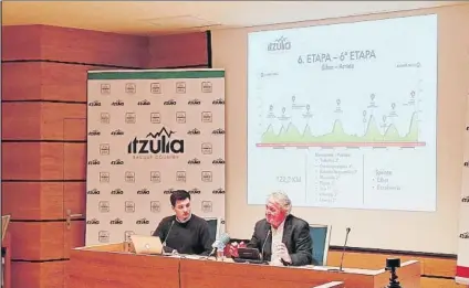  ?? FOTO: E.S. ?? Julián Eraso, durante la presentaci­ón de la Itzulia en el Ayuntamien­to de Eibar