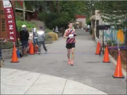  ?? SUBMITTED PHOTO ?? Overall male winner Ross Perni crosses the finish line at 17:12