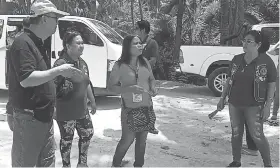  ?? / TAMPO NGA HULAGWAY ?? ■ NAGA RELOCATION SITE: Si Lions district governor Jerry Joseph Lim nanginspek­syon sa Balili property alang sa posibling pagtukod og mga balay sa pipila ka evacuees sa dakbayan sa Naga nga apektado sa landslide.