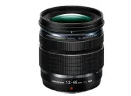  ??  ?? >>
Innovativ: Vor rund einem Jahr hat Olympus das kompakte 12-45mm-standardzo­om mit durchgehen­der Offenblend­e vorgestell­t.