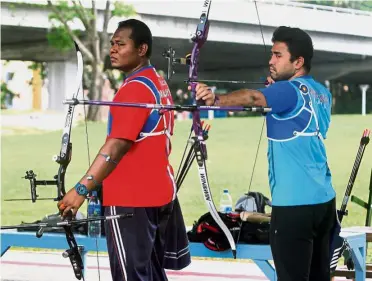  ??  ?? Practice makes
perfect: Haziq Kamaruddin (left) and Khairul Anuar Mohd in action during a training session in preparatio­n for the KL SEA Games last Thursday.