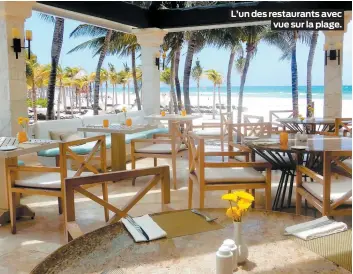  ??  ?? L’un des restaurant­s avec
vue sur la plage.