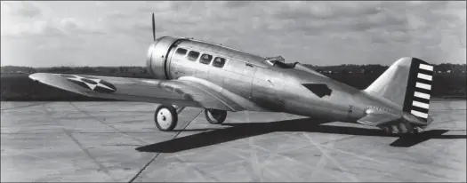  ?? DR ?? Le premier Northrop éponyme, l’“Alpha”, dans sa version militaire Y1C-19. Jack Northrop utilisait pour le revêtement un maximum de petites tôles de même dimension.
