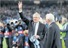  ?? REUTERS ?? Colin Bell waves to fans before a game at the Etihad Stadium in 2016.