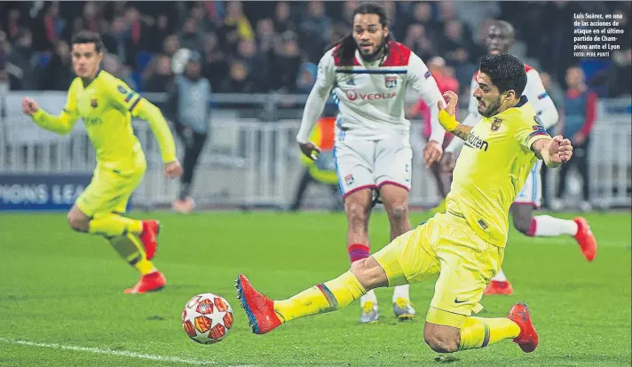  ?? FOTO: PERE PUNTÍ ?? Luis Suárez, en una de las acciones de ataque en el último partido de Champions ante el Lyon