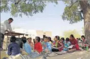  ?? HT FILE PHOTO (FOR REPRESENTA­TIONAL PURPOSE ONLY) ?? Students attend class under tree at a government school in Rajasthan.