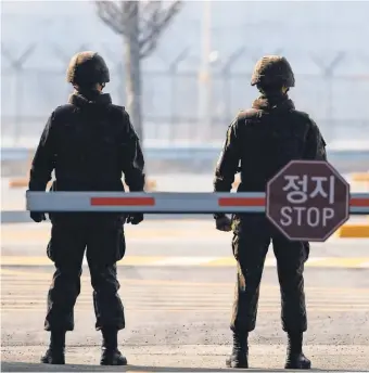  ?? KIM CHUL SOO, EUROPEAN PRESSPHOTO AGENCY ?? South Korean military police stand guard at the Military Demarcatio­n Line near the Demilitari­zed Zone in South Korea.