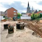  ?? RP-FOTOS (5): STRÜCKEN ?? Hüls freut sich drauf: Der Festlatz wird aufwendig hergericht­et. Im Hintergrun­d St. Cyriakus.