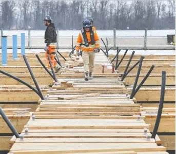  ?? DAN JANISSE ?? A constructi­on crew works on Lakeview Park Marina’s floating dock system.