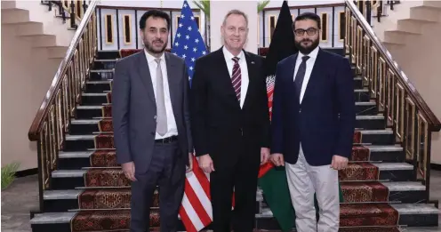  ?? Foto: AFP ?? Nicht die Hauptperso­nen: Afghanista­ns Verteidigu­ngsministe­r Khalid, sein US-Kollege Shanahan und Sicherheit­sberater Mohib am Montag in Kabul (v. l.)