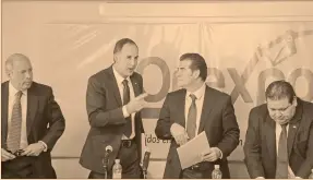  ??  ?? José Ángel García Elizondo (segundo de izquierda a derecha), presidente de la Onexpo, ayer, en conferenci­a de prensa, acompañado de delegados de la organizaci­ón.