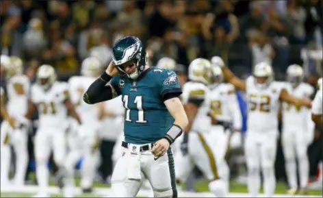  ?? BUTCH DILL — THE ASSOCIATED PRESS ?? Philadelph­ia Eagles quarterbac­k Carson Wentz shows his frustratio­n as he walks off the field after turning the ball over on downs in the second half of Sunday’s 48-7 drubbing by the Saints in New Orleans.