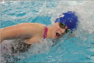  ?? Photo by Paul J. Spetrini / The Independen­t ?? Cumberland’s Chelsie Friedland, above, finished ninth in the 200-yard freestyle in a time of 2:02.41 at Saturday’s state meet. The Clippers finished eighth with 115 pounds.