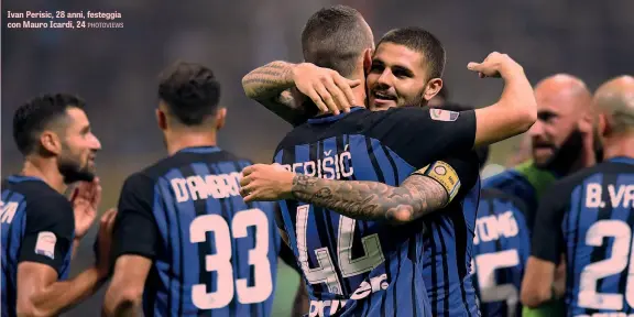  ?? PHOTOVIEWS ?? Ivan Perisic, 28 anni, festeggia con Mauro Icardi, 24