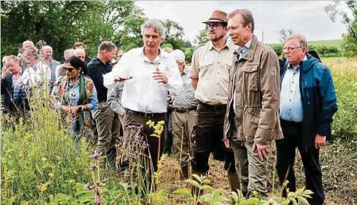  ?? Fotos: Caroline Martin ?? Patrick Losch, Präsident der Stiftung „Hëllef fir d’Natur“, erklärt, dass 53 Hektar als sogenannte „Zone de protection à intérêt national“(ZPIN) klassiert sind.