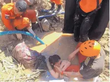  ?? CHANDRA/ASSOCIATED PRESS ?? An Indonesia rescue team evacuates a woman Sunday from damage following earthquake­s and a tsunami in Palu, a city on the Indonesian island of Sulawesi.