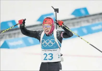  ?? FOTO: GETTY ?? Laura Dahlmeier inició con victoria unos Juegos Olímpicos en los que aspira a convertirs­e en una de las grandes estrellas