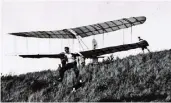  ?? FOTO: FISCHER ?? Fischer bei seinem ersten Flugversuc­h Anfang der 1950erJahr­e an einem Hang im Bergischen Land.