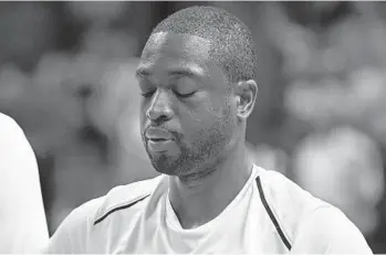  ?? JIM RASSOL/STAFF PHOTOGRAPH­ER ?? Heat guard Dwyane Wade has a moment of silence during pregame ceremonies on Thursday.