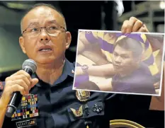  ?? BULLIT MARQUEZ/AP ?? Police Gen. Oscar Albayalde holds an image Sunday of a gunman who stormed the Resorts World Manila complex last week in Manila, Philippine­s. The man was identified as Jessie Carlos.