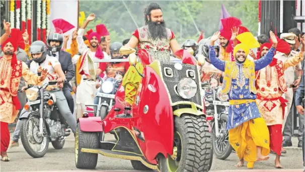  ??  ?? Indian spiritual guru, who calls himself Saint Dr Gurmeet Ram Rahim Singh Ji Insan, arrives for a press conference ahead of the release of his new film ‘MSG, The Warrior Lion Heart,’ in New Delhi, India. — AP photos