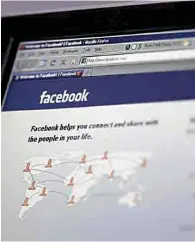  ??  ?? Escándalo internacio­nal. Varios gobiernos investigan posibles filtracion­es de datos de Facebook.