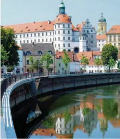  ?? Foto: Xaver Habermeier ?? Blick vom Donaukai auf die Neuburger Altstadt. Der Ostflügel des Schlosses gehört zu den Wahrzeiche­n der Stadt.