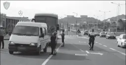  ??  ?? Policia Rrugore, dje gjatë kontrollev­e në autostradë­n Tiranë- Durrës