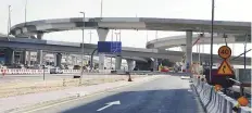  ?? Atiq Ur Rehman/Gulf News ?? The Umm Al Sheif project takes shape on Shaikh Zayed Road.