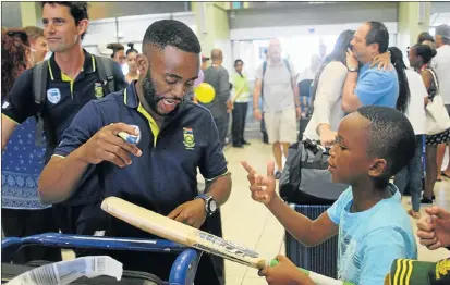  ?? Picture: FREDLIN ADRIAAN ?? SIGN HERE: Proteas batting ace Temba Bavuma prepares to sign an autograph for fan Athi Busakwe, 9, after the team arrived at the Port Elizabeth Airport for their test against Sri Lanka at St George’s Park, starting on Monday.