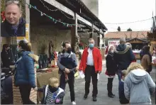  ?? ?? Dès l’ouverture le public est présent dans les allées en vignette Bruno notre animateur du jour