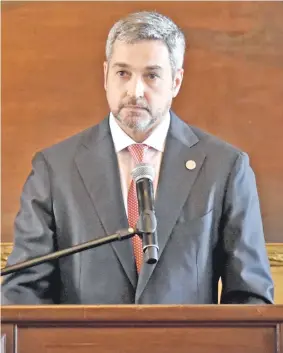  ??  ?? Mario Abdo Benítez, Presidente de la República, durante su último discurso público, cuando agradeció el respaldo que desactivo su posible juicio político.