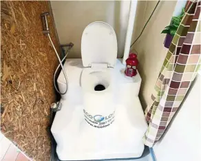  ??  ?? The eco toilet does not need water or a sewerage system because it contains bacteria that turns the waste into fertiliser.