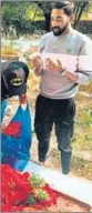  ?? ANI ?? India pacer Mohammed Siraj paid tribute to his late father at a graveyard in Hyderabad on Thursday.