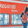  ?? FOTO: FELIX KAESTLE ?? Welche Züge auf der Südbahn fahren, sollten Reisende vor Reiseantri­tt prüfen.
