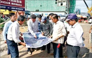  ?? FACEBOOK ?? More than 100 families living on Street 200 in Sihanoukvi­lle are opposed to the announceme­nt that the street is to be widened to between 30m and 40m.