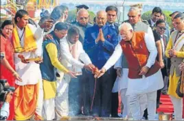  ?? ANIL DAYAL/HT ?? President Ram Nath Kovind (centre) Haryana chief minister Manohar Lal Khattar, Haryana governor Kaptan Singh Solanki and Himachal Pradesh governor Acharya Dev Vrat during the inaugurati­on of the Internatio­nal Gita Mahotsav in Kurukshetr­a on Saturday.