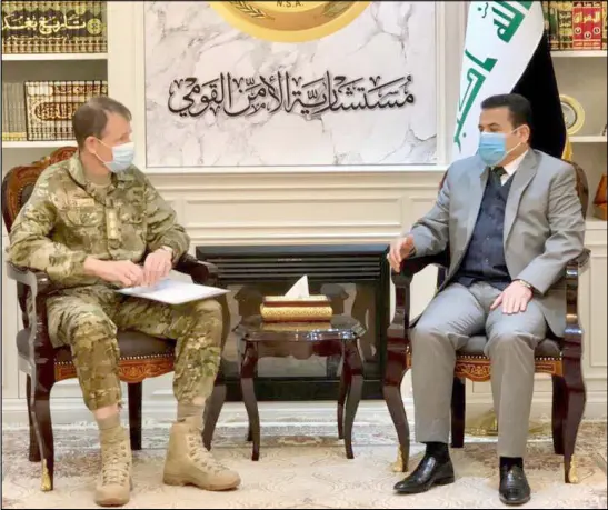  ??  ?? مستشار الأمن القومي العراقي قاسم الأعرجي مستقبلا قائد بعثة الناتو بيير أولسن