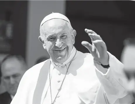  ??  ?? El papa Francisco ha mostrado empatía con la comunidad LGBTI en varias ocasiones.
