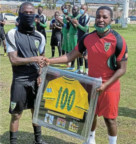  ?? / SUPPLIED ?? Nduduzo Sibiya, left, accepts a 100th cap memento from Arrows assistant coach Mabhuti Khenyeza