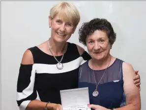  ??  ?? Miriam McGrath, a prize winner in the Lady Captain’s Prize competitio­n at Blainroe Golf Club, receives her prize from Lady Captain Tina Meehan.