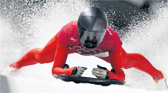  ??  ?? Kopf voran ins Abenteuer aus vier Läufen – im Training war Janine Flock, alle Versuche zusammenge­zählt, die schnellste Skeletoni im Olympic Sliding Center von Pyeongchan­g.