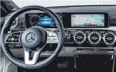  ??  ?? Der Mini-Benz erhält den riesigen Bildschirm aus der S-Klasse.