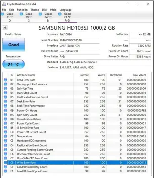  ??  ?? De SMART-waarden van de 1TB harddisk van Samsung in deze afbeelding wijzen niet op een aanstaande uitval. Toch zou je deze elf jaar oude schijf hooguit nog voor het back-uppen van de back-up moeten gebruiken.