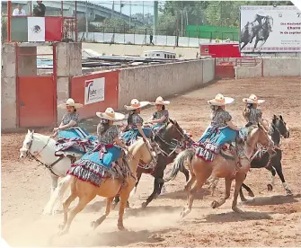  ?? ?? El espectácul­o de las escaramuza­s fue infaltable en este fiesta mexicana.