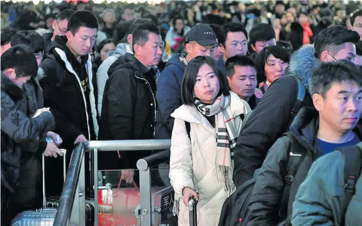  ?? Photo: Xinhua ?? The Jinan train station in eastern China’s Shandong province seeing its first peak passenger volume last Thursday before the Spring Festival travel rush begins.