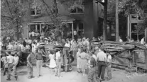  ?? CONTRIBUTE­D PHOTO/TENNESSEE ARCHIVES AND LIBRARY ?? Veterans took to the streets of Athens, Tenn., in response to perceived corruption in local government.